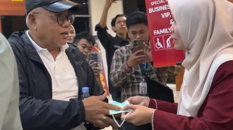 Terdampak Erupsi Anak Krakatau, Bandara Fatmawati Beri Layanan Kepada Penumpang