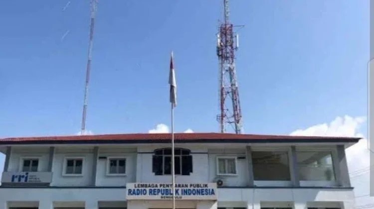 Hari Radio ke-81: Catatan Mantan Penyiar Pro 1 untuk Angkasawan