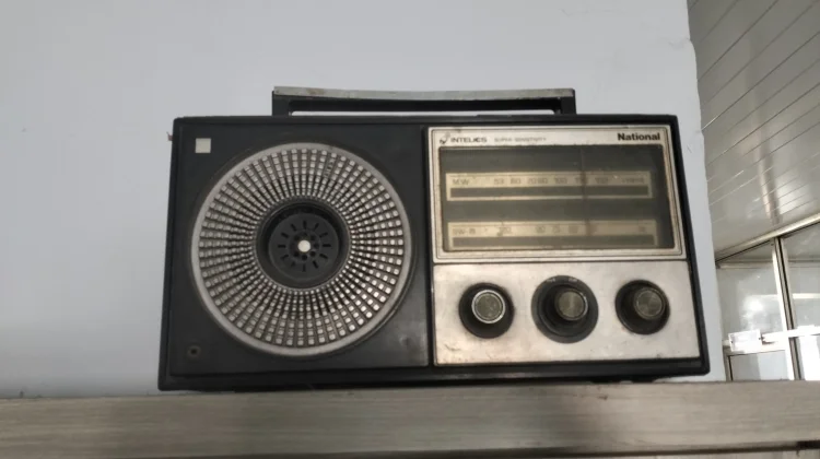 Radio, Temani Aktivitas Warga Sehari-hari
