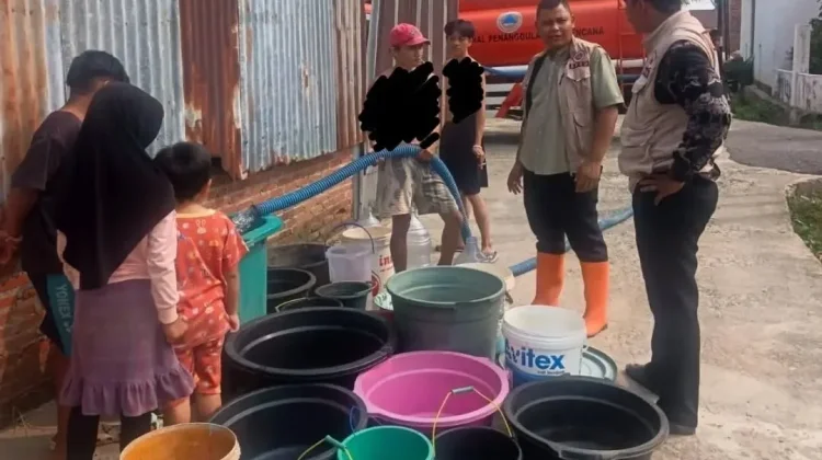 BPBD Kota Bengkulu Distribusikan Air Bersih untuk Warga