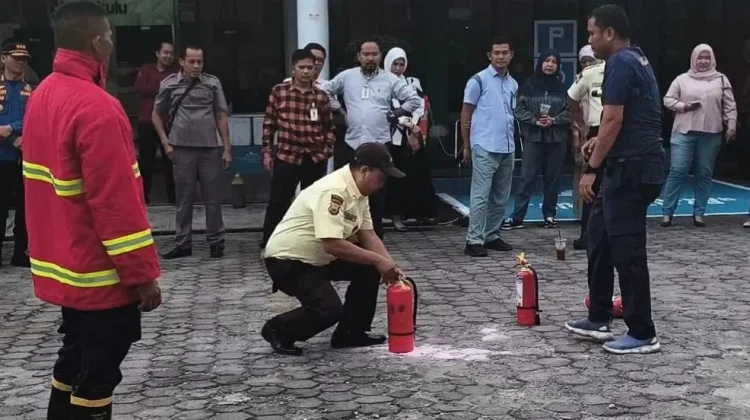 Cegah Kebakaran, Damkar Bengkulu Selatan Imbau Perkantoran Sediakan APAR