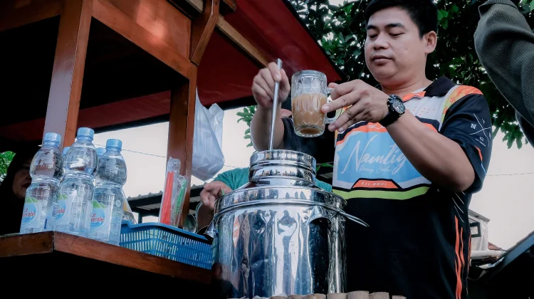 Mengolah Usaha Minuman Kopi Menggunakan Kendaraan Motor