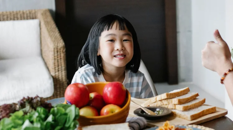 Jenis Makanan yang Cocok untuk Mendukung Kesehatan dan Kecerdasan Anak