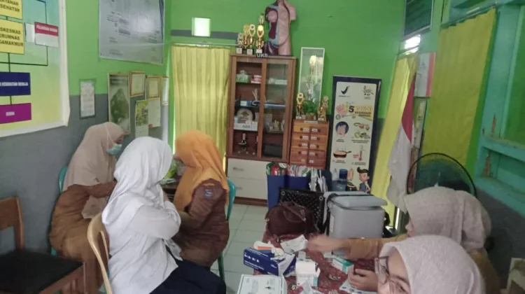 MTsN 1 Bengkulu Utara dan Pukesmas Berikan Vaksiin Imunisasi HPV ke Siswa