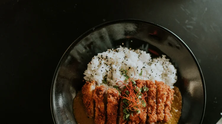 Membuat Chicken Katsu yang Renyah dengan Bahan Sederhana