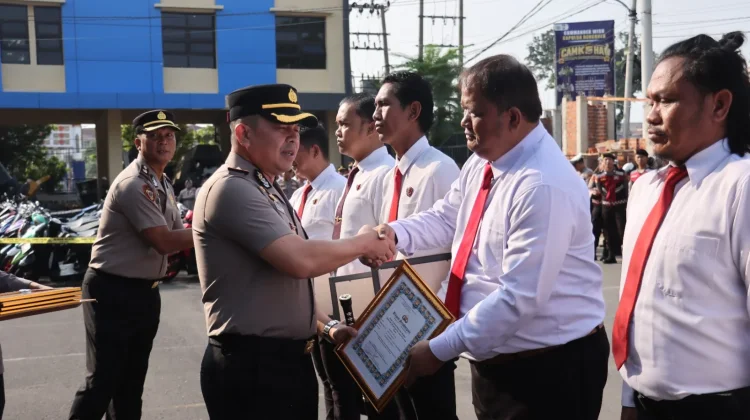 Puluhan Personal Polresta Begkulu Terima Penghargaan atas Dedikasi Kinerja