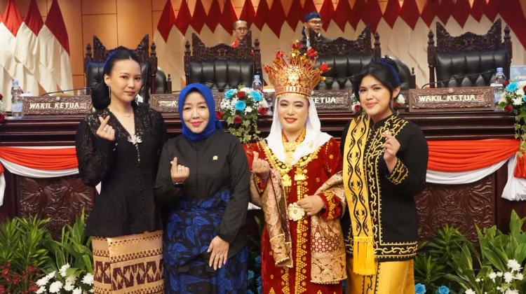 Cantiknya Destita Kenakan Pakaian Adat Bengkulu di Rapat Paripurna HUT ke-22 DPD RI