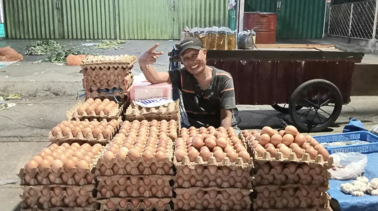 Permintaan Meningkat,Harga Telur Ayam di Pasar Panorama Bengkulu Mulai Naik