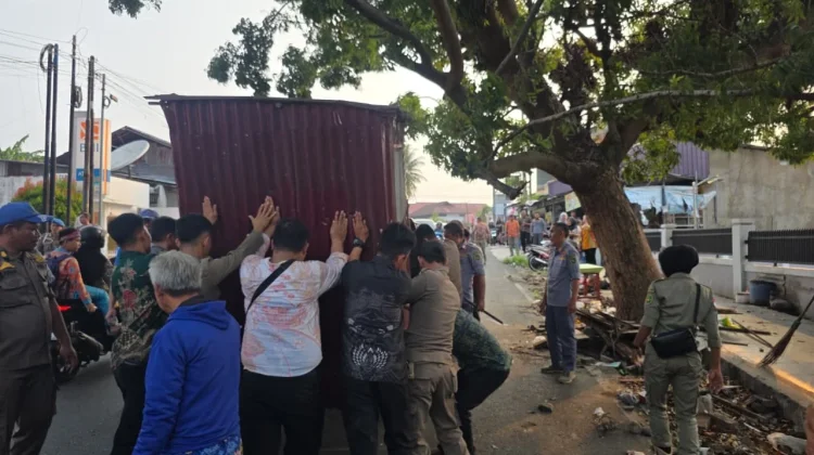 Trotoar dan Badan Jalan Mahoni Kembali untuk Kepentingan Umum