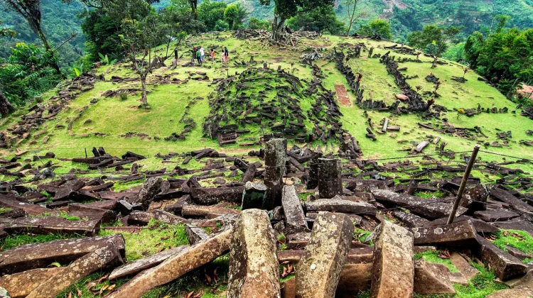Bukan Buatan Alam, Peneliti Ungkap Tanda Coak di Gunung Padang