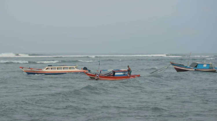 Gelombang Perairan Bengkulu Capai 2,5 Meter, Kapal Nelayan Diminta Waspada