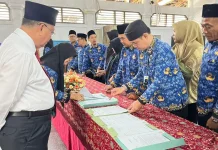 Asisten II Pantau Penandatanganan Perjanjian Kerja DLHK Bengkulu