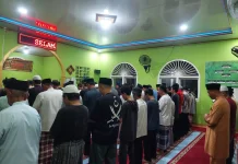 Tingkatkan Keimanan, Sipir dan WBP Lapas Arga Makmur Sholat Berjamaah