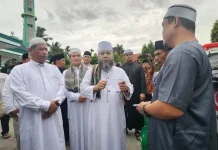 Gubernur Serahkan Bantuan Baznas untuk Dhuafa-Sopir Ambulans di BS