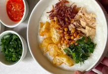 Bubur Ayam, Sarapan Favorit yang Tak Pernah Kehilangan Peminat