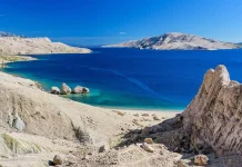 Pesona Eksotis Pantai Pulau Pag