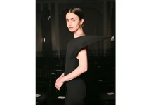 Lily Collins Perankan Audrey Hepburn