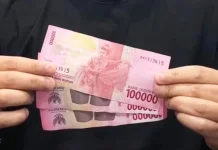 Gunakan THR untuk Hal Penting, Hindari Pengeluaran Berlebihan