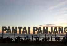 Ngabuburit Seru dengan Jalan Santai atau Bersepeda Ringan di Pantai Panjang