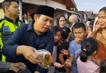 Wali Kota Bengkulu dan Baznas Bagikan Ratusan Paket Takjil