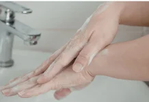 Berapa Banyak Kuman di Tangan Setelah dari Toilet?