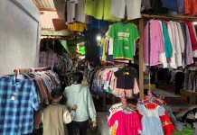 Lebaran Sudah Dekat Warga Mulai Belaja Baju Lebaran