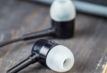 Headset IEM: Apa Saja Kelebihan dan Kekurangannya?