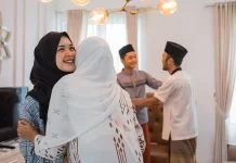 5 Warna Outfit Lebaran yang Membuat Penampilan Terlihat Lebih Muda