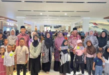STIA Bengkulu Ajak Yatim Belanja Lebaran