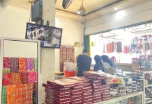 Toko Oleh-Oleh Ratu Samban Ramai Pengunjung jelang Arus Balik Lebaran