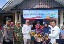 Bupati Kepahiang Salurkan Bantuan Pangan