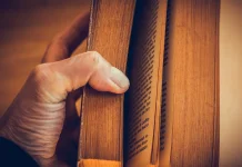 Perawatan Buku yang Tepat, Kunci Menjaga Kualitas dan Umur Kertas