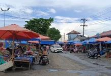 Pedagang Pasar Minggu Tetap Berjualan di Trotoar, Alasan Ekonomi Jadi Pertimbanga