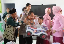 Peduli Disabilitas,Polres Bengkulu Utara Berbagi di SLB Gunung Selan