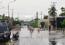 Jalan Irian Tanjung Agung Terendam Banjir, Akses Lalu Lintas Terganggu