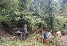 Kodim 0407/KB Ajak Warga Bersihkan Lokasi Pembangunan Jembatan Perintis Garuda