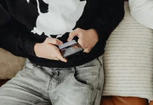 Tingginya Screen Time Picu Digital Burnout di Kalangan Generasi Muda