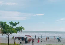 Jalan-jalan sore di Pantai Panjang