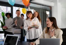 Larangan Tradisi Membawa Kue Ulang Tahun ke Kantor