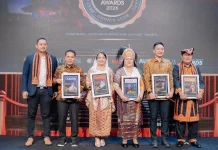 Apoteker Destita Raih Penghargaan Legislator Pelopor Kesehatan Nasional