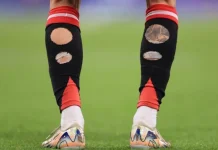 Alasan Kaos Kaki Pemain Bola Sering Dilubangi, ternyata Bukan Gaya