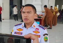 Pemkot Bengkulu Resmikan 35 Lampu Pohon Hias di Jalan Sudirman