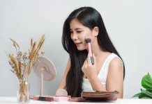 Hati-Hati! Kandungan Makeup Ini Diam-Diam Picu Breakout