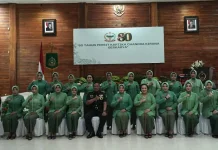 Potong Tumpeng Mewarnai HUT Persit Kartika Chandra Kirana 2026