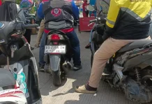 Antrean Panjang di SPBU Jadi Keluhan Pengendara Setiap Pagi