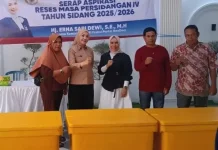 Erna Sari Dewi Salurkan Ratusan Cooler Box untuk Nelayan Bengkulu