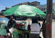 Satpol PP Tertibkan PKL yang Gunakan Trotoar serta Bahu Jalan