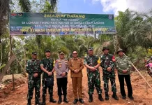 Bupati Dampingi Tim Wasev TMMD Tinjau Pembukaan Jalan 8 Kilometer di Seluma