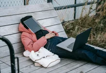 Kebiasaan Digital yang Diam-Diam Menguras Otak