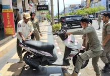 Satpol PP Kota Bengkulu Kembali Tertibkan Parkiran Melanggar Perda